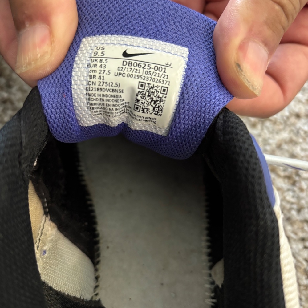 Black & purple nike - Picture 4 of 4